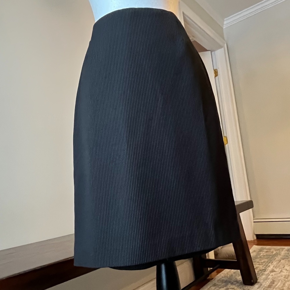 Pinstripe NWOT Elie Tahari pencil skirt!